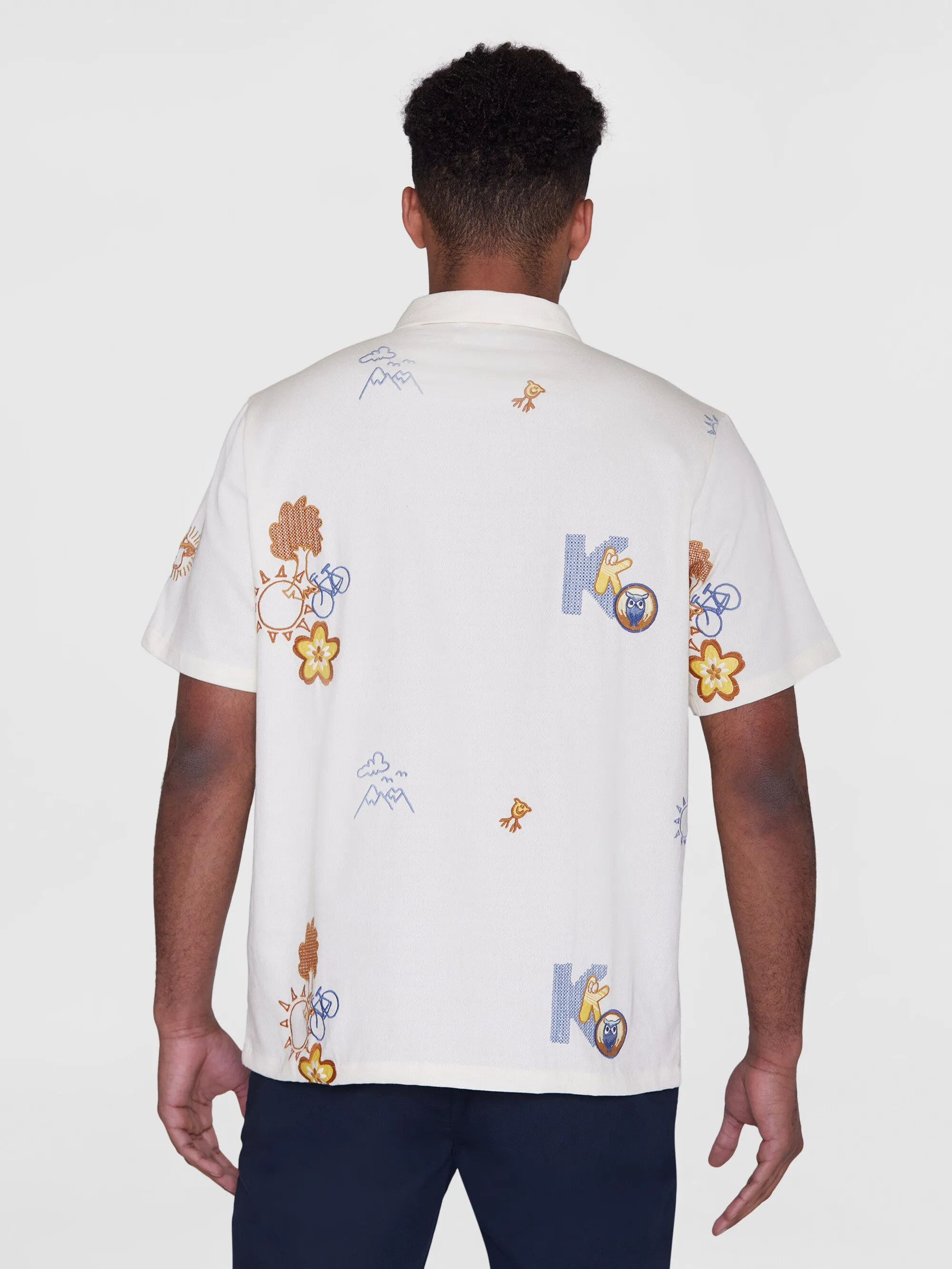 Box fit short sleeve shirt with embroidery - GOTS/Vegan - Egret